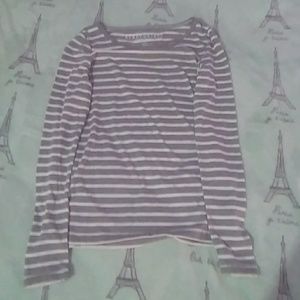 I am selling a aéropotale long sleeve shirt